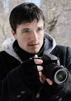 Josh Hutcherson filmado em Madison Square Park